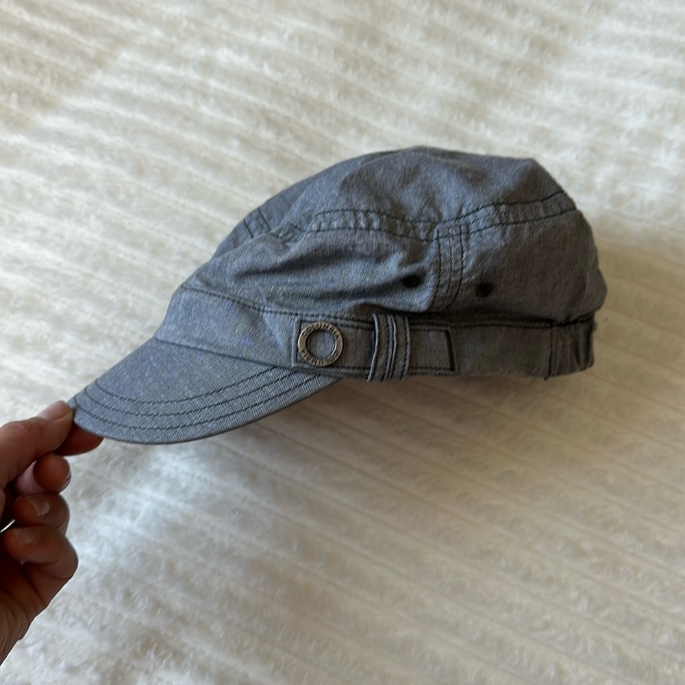Like New Columbia Cap.